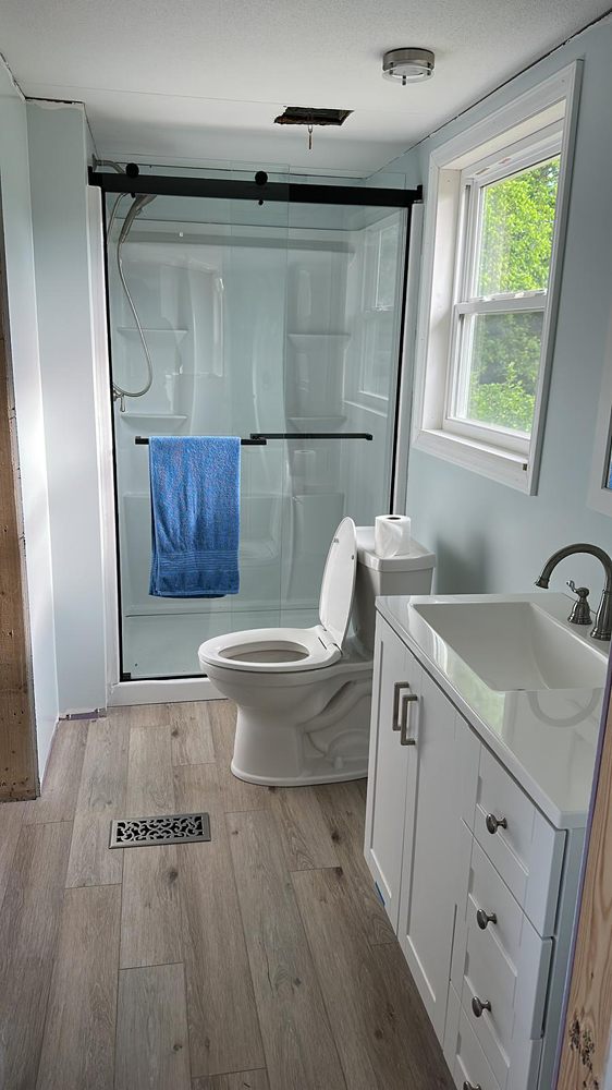 Slide of Chewy's Handyman Servíce