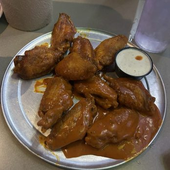 Pluckers Wing Bar - Cypress - 10 Wing Combo - Sports Bars Near Me - Cypress, Texas