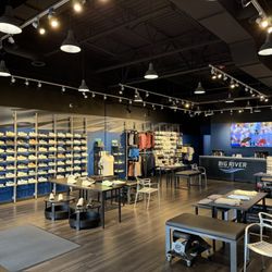 Big River Footwear - Big River Footwear Schaumburg interior
