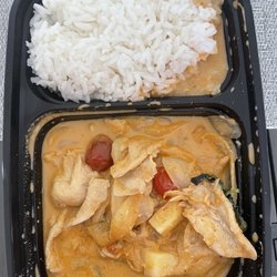 Pudthai & Sushi - 2. Salmon Mango Curry but with chicken