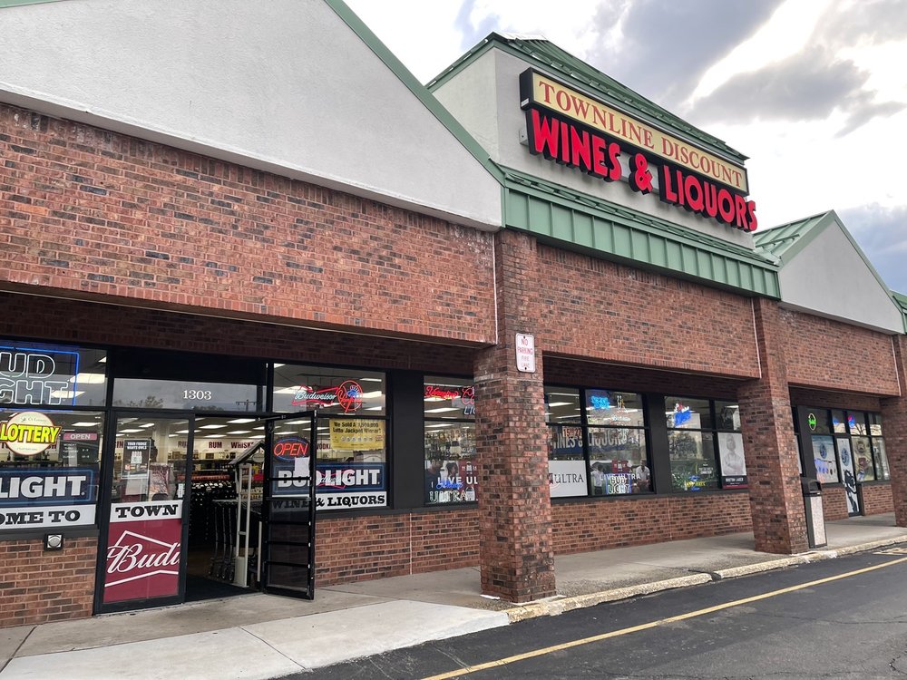 TOWNLINE DISCOUNT WINES & LIQUORS Updated August 2024 36 Photos