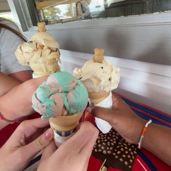 Nutty Bar Stand - Ice Cream & Frozen Yogurt Near Me - Arnolds Park, Iowa