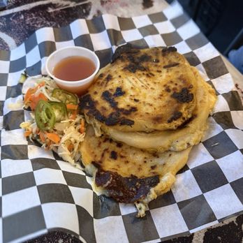 Pupusas La Perrona - Pupusa de pollo - Food Trucks Near Me - West Palm Beach, Florida