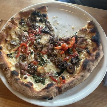 Diavola Pizzeria - Italian Near Me - Geyserville, California