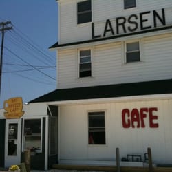 Bay Breeze Cafe at Larsen's Marina - Baybreeze Cafe