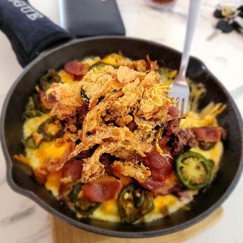 Rogue Kitchen - Brisket Mac! (Has bacon, grilled jalapeños, fried onions). Absolutely awesome. - American Near Me - Wall, Texas