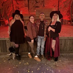 Hobb’s Grove - Another phot with the witches !