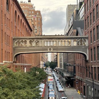 The High Line - Chelsea Market Skybridge - Parks Near Me - New York, New York