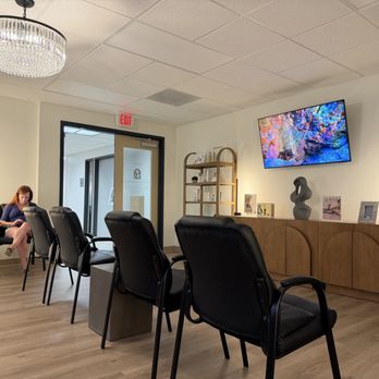 Wall Dermatology - Waiting area - Dermatologists Near Me - St. Petersburg, Florida Wall Dermatology - Waiting area - Dermatologists Near Me - St. Petersburg, Florida