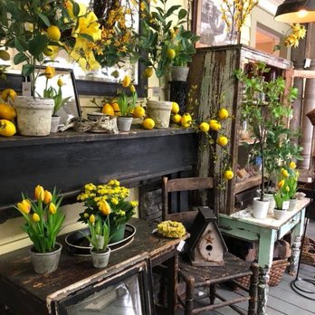 Farmhouse Memories - 1930s FARMHOUSE filled with unique items, silks and antiques. - Florists Near Me - Louisa, Kentucky