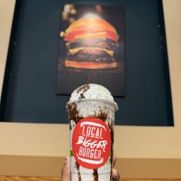 Cookie and crème shake  20oz Shake