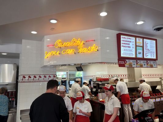 In-N-Out Burger by null