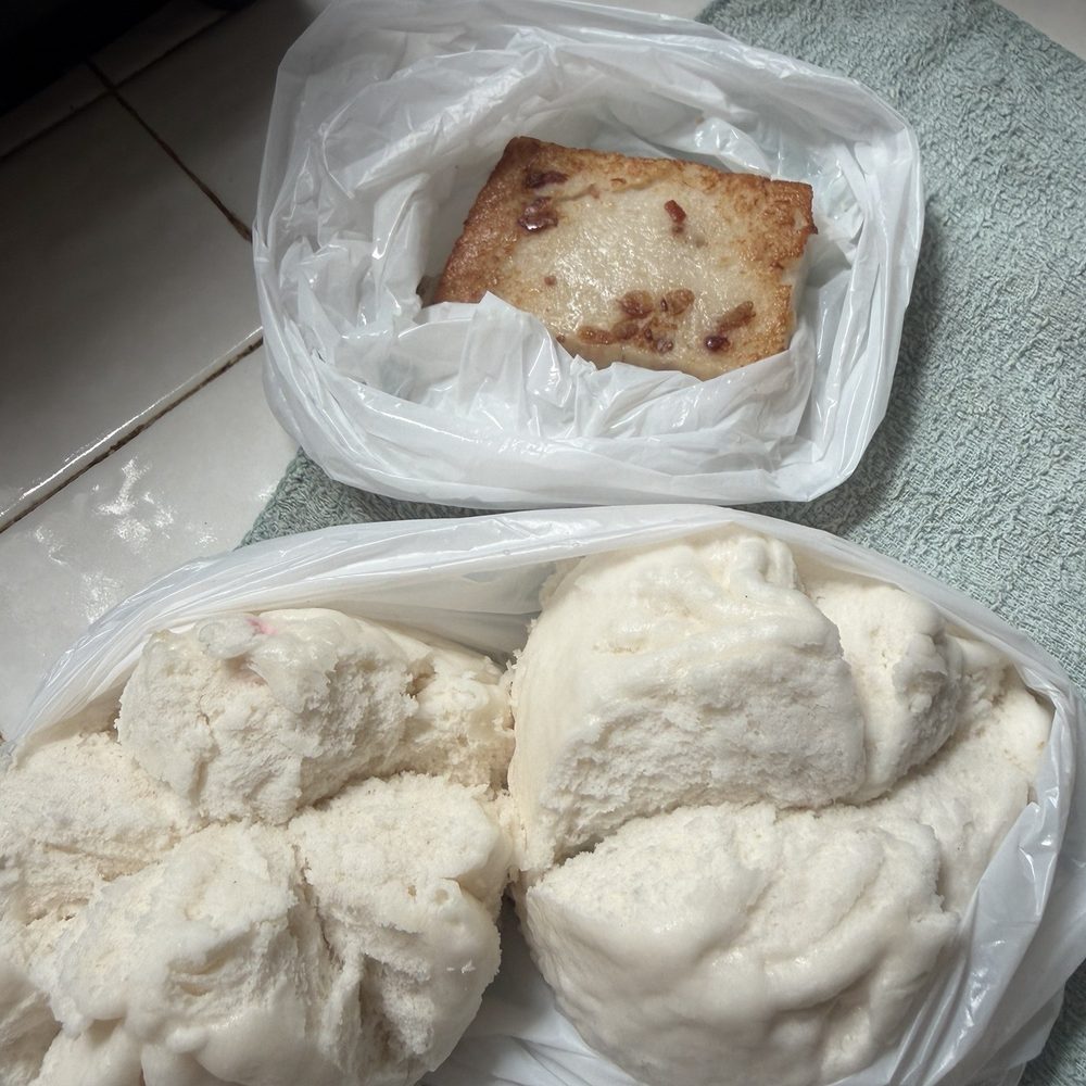 Good Luck Dim Sum - Steamed Pork Dumpling, Chicken Bun and turnip cakes - Chinese Near Me - San Francisco, California Good Luck Dim Sum - Steamed Pork Dumpling, Chicken Bun and turnip cakes - Chinese Near Me - San Francisco, California