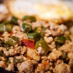 Wat Thai of Hawaii - Spicy basil pork (close-up)