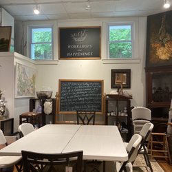 Nest on Main - Arts and craft area