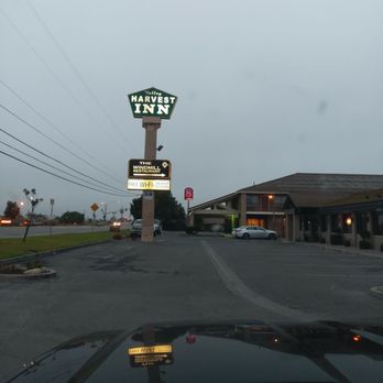 The Windmill - Early morning at the Windmill Resturant right next to the Harvest Inn Motel in Soledad - Salad Near Me - Soledad, California