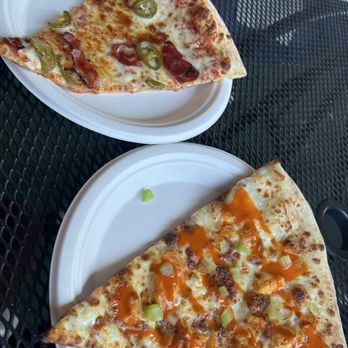 Midnight Oil - Buffalo chicken and sweat heat - Pizza Near Me - Nashville, Tennessee