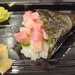 Haus of Poké - Yellowtail Handroll