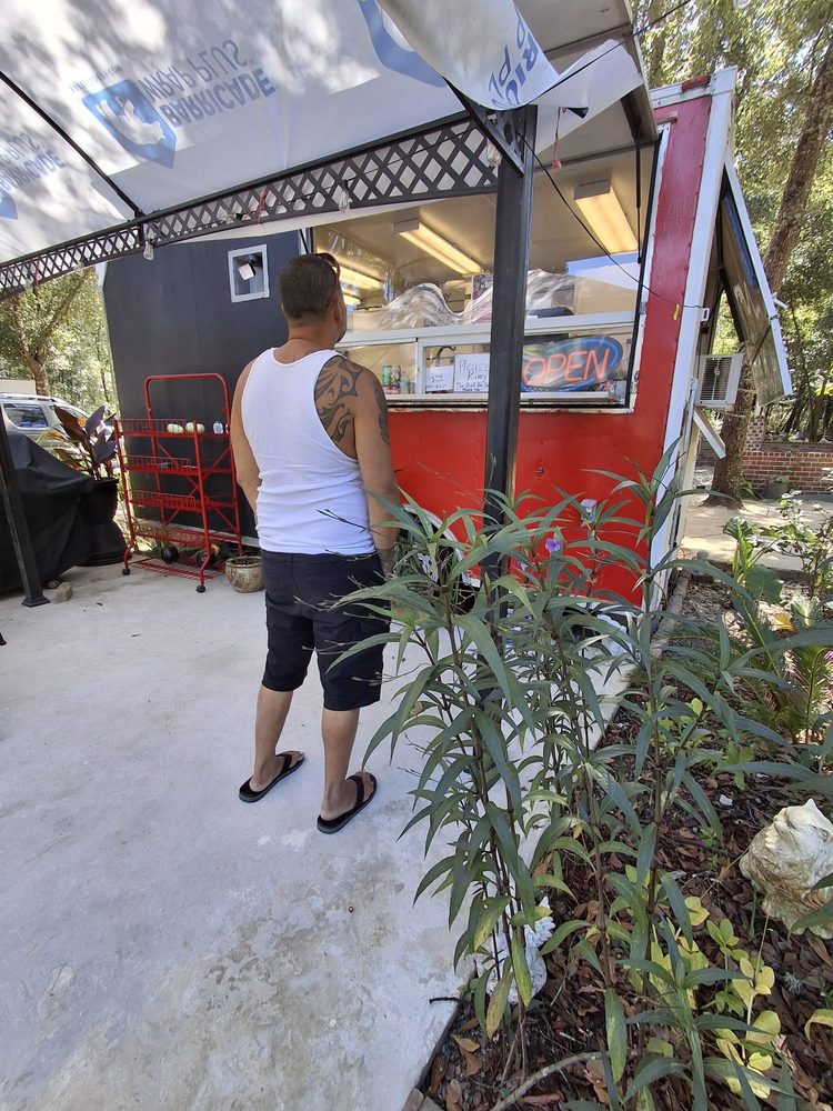Letty’s Backyard Logo