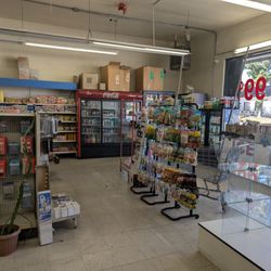 Jumbo Dollar Store - Ailes from entrance