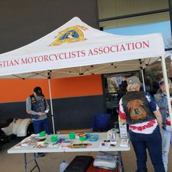 Texas Harley-Davidson - Big, big party Saturday mid-day: regional chili cook-off, 80s band, great crowds of various HOG clubs. 77°F beautuful.