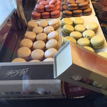 McDonald's - McCafe macarons - American Near Me - Versailles, 78