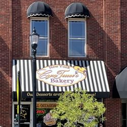 CynTucci's - Outside