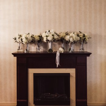 The Groves on 41 - Photo spot!  Flowers on the fireplace - Vacation Rentals Near Me - Templeton, California