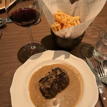 Bistro Vivienne - Chateaubriand with fries - French Near Me - Paris