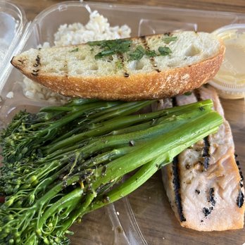 Urban Plates - Grilled Sustainable Salmon - Salad Near Me - Pasadena, California