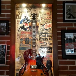 Chips Bar & Burger - Tiene un rollo muy Hard Rock café :)