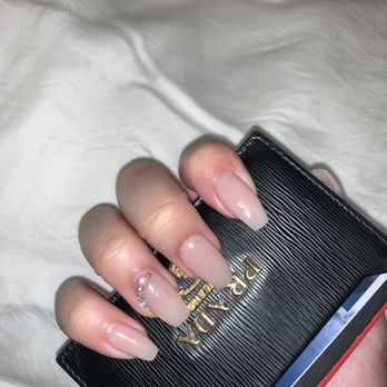 Daisy Nails and Spa - Shellac set w design ($50) - Nail Salons Near Me - North York, Ontario