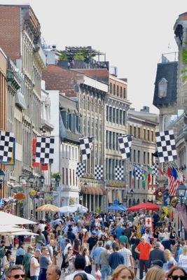 Rue St-Paul Ouest by null