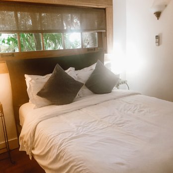 Key West Harbor Inn - Curacao room - Bed & Breakfast Near Me - Key West, Florida Key West Harbor Inn - Curacao room - Bed & Breakfast Near Me - Key West, Florida