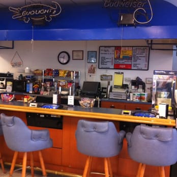 Duds n' Suds - Bar area - Laundry Services Near Me - Reno, Nevada