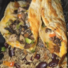 Jerk chicken tacos with rice and beans Jerk chicken tacos with rice and beans
