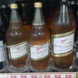Junior's Market & Liqour - 32 oz. To the left 40 oz. To the right...got one of each...