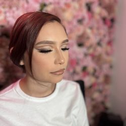 Infinite Glow Makeup Studio - Full cut crease