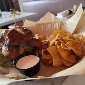 Cin Cin Burger BAR - Honey mustard chicken sandwich - Burgers Near Me - Winston-Salem, North Carolina