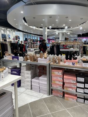 Q-store  l.jpg