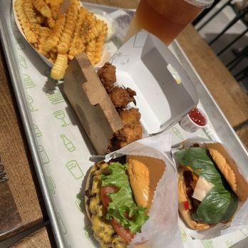 Shake Shack - Fast Food Near Me - Toronto, Ontario