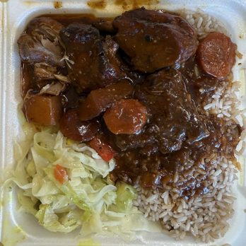 Jerk Pit - Brown Stew Chicken - Caribbean Near Me - Tampa, Florida