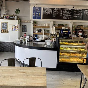 Rainbow Donuts - Front counter - Bakeries Near Me - Berkeley, California