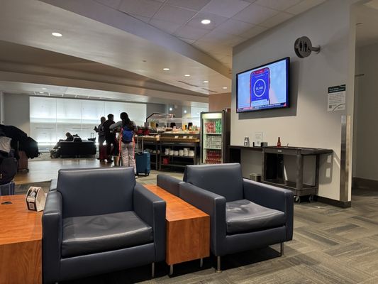 The Club SEA - Concourse A by null