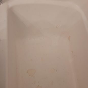 Always Refinishing - Before picture of tub with severe peeling and a large crack. - Kitchen & Bath Near Me Always Refinishing - Before picture of tub with severe peeling and a large crack. - Kitchen & Bath Near Me