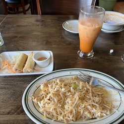 Bangkok Garden Restaurant - Pad Thai, Spring rolls, Tom Yum soup, Thai iced tea.