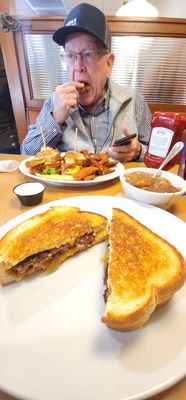 Phillips Avenue Diner by null