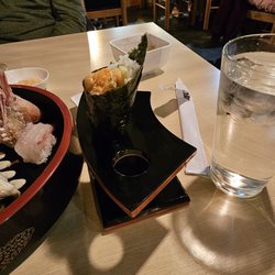Kampai Sushi Bar - Spicy scallop handroll