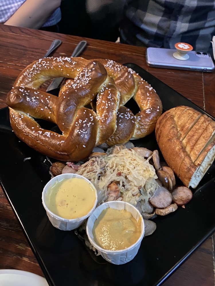 FLYING SAUCER DRAUGHT EMPORIUM 334 Photos & 472 Reviews 328 W