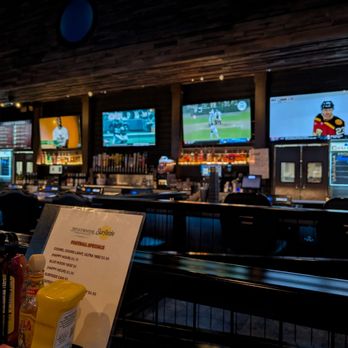 Flowing Tide Pub 10 - Sports Bars Near Me - Sparks, Nevada